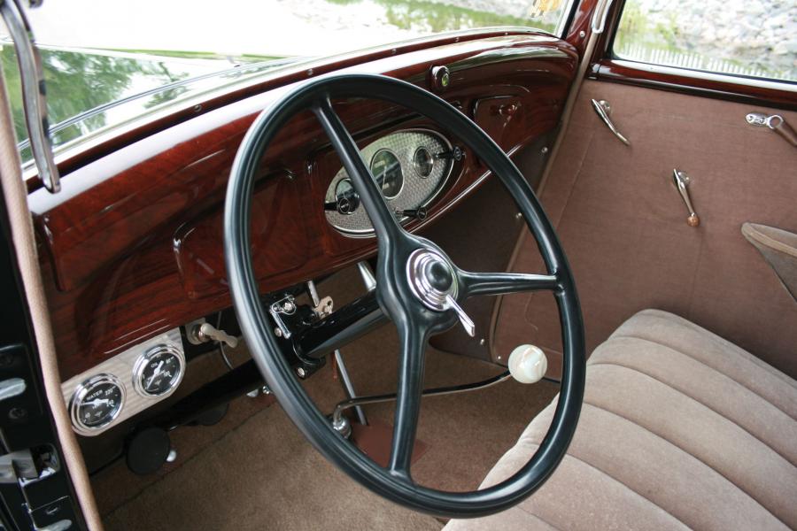  Ford DeLuxe 3-Window Coupe 1932 года  (фото 5 из 6)